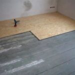 Укладка и выравнивание деревянного пола под ламинат