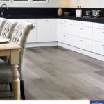 Ламинат для кухни: как выбрать идеальное покрытие для влажных помещений